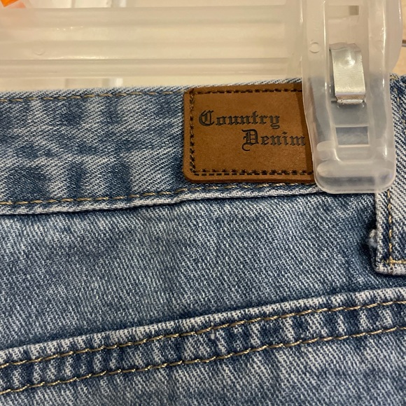 petal and pup doja distressed women’s denim light wash mini skirt - Picture 5 of 5